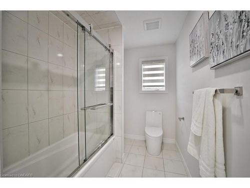 18 Valleybrook Drive, Kitchener, ON - Indoor Photo Showing Bathroom