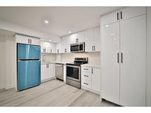 18 Valleybrook Drive, Kitchener, ON - Indoor Photo Showing Kitchen With Upgraded Kitchen