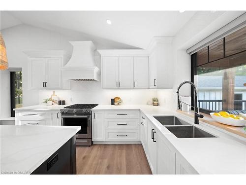 311 St George Road, St. George, ON - Indoor Photo Showing Kitchen With Double Sink With Upgraded Kitchen