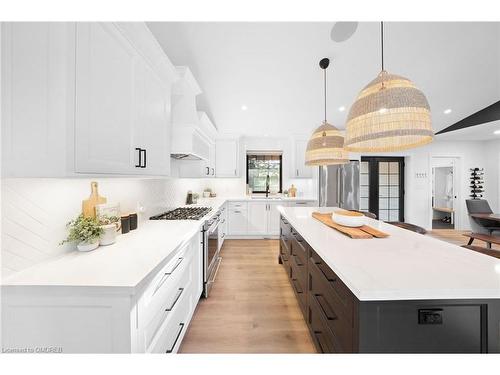 311 St George Road, St. George, ON - Indoor Photo Showing Kitchen With Upgraded Kitchen