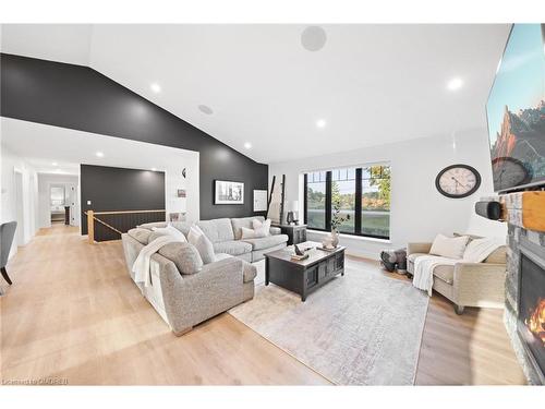 311 St George Road, St. George, ON - Indoor Photo Showing Living Room