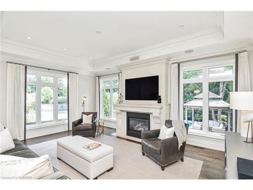 4052 Apple Valley Lane, Burlington, ON - Indoor Photo Showing Living Room With Fireplace