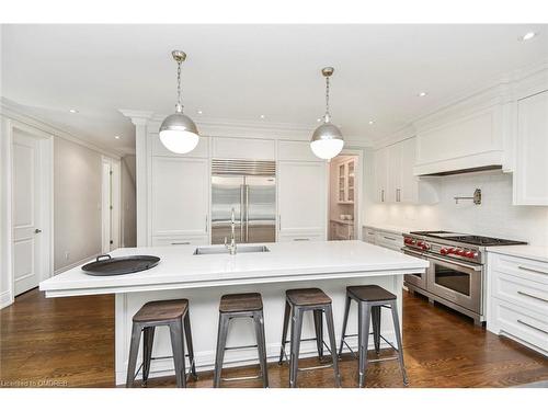 4052 Apple Valley Lane, Burlington, ON - Indoor Photo Showing Kitchen With Upgraded Kitchen