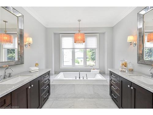 4052 Apple Valley Lane, Burlington, ON - Indoor Photo Showing Bathroom