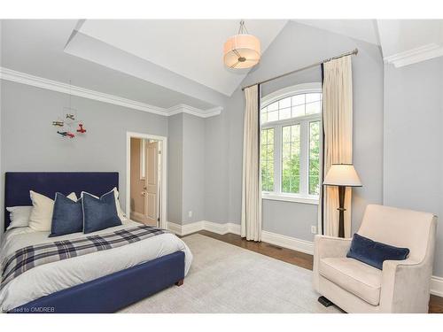 4052 Apple Valley Lane, Burlington, ON - Indoor Photo Showing Bedroom