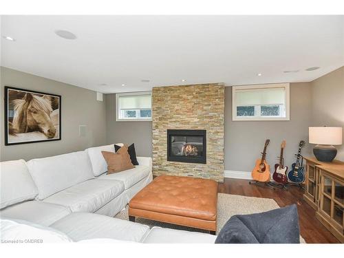 4052 Apple Valley Lane, Burlington, ON - Indoor Photo Showing Living Room With Fireplace