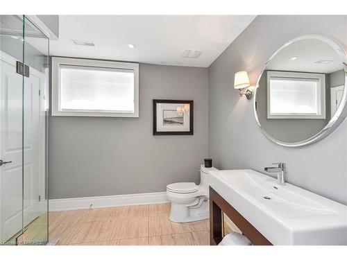 4052 Apple Valley Lane, Burlington, ON - Indoor Photo Showing Bathroom