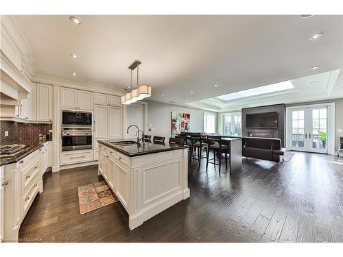 404-261 Church Street, Oakville, ON - Indoor Photo Showing Kitchen With Upgraded Kitchen