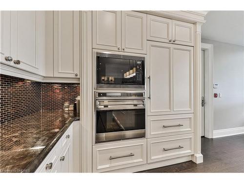 404-261 Church Street, Oakville, ON - Indoor Photo Showing Kitchen