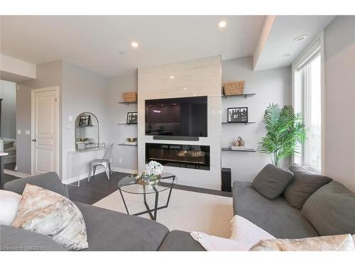 7-145 Long Branch Avenue, Etobicoke, ON - Indoor Photo Showing Living Room