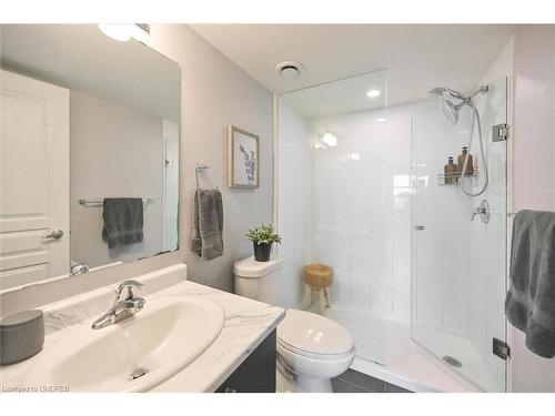 7-145 Long Branch Avenue, Etobicoke, ON - Indoor Photo Showing Bathroom