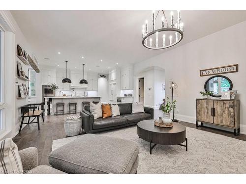 1414 Wateska Boulevard, Mississauga, ON - Indoor Photo Showing Living Room