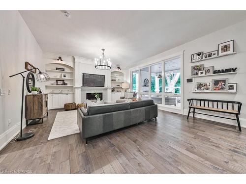 1414 Wateska Boulevard, Mississauga, ON - Indoor Photo Showing Living Room