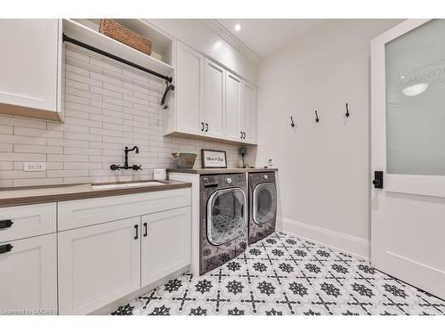 1414 Wateska Boulevard, Mississauga, ON - Indoor Photo Showing Laundry Room