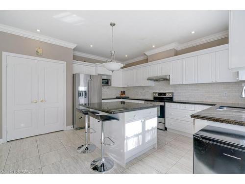 5392 Vail Court, Mississauga, ON - Indoor Photo Showing Kitchen With Upgraded Kitchen