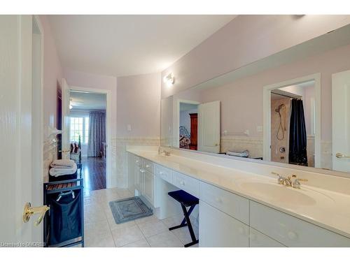 5392 Vail Court, Mississauga, ON - Indoor Photo Showing Bathroom