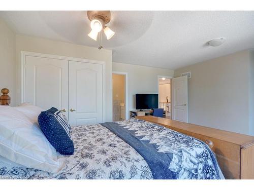 5392 Vail Court, Mississauga, ON - Indoor Photo Showing Bedroom