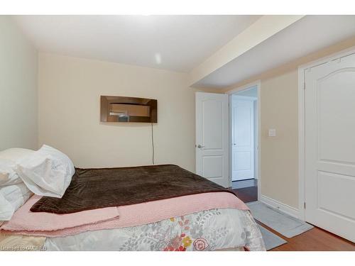 5392 Vail Court, Mississauga, ON - Indoor Photo Showing Bedroom