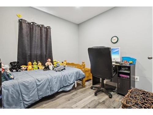 33 North Street, St. Catharines, ON - Indoor Photo Showing Bedroom