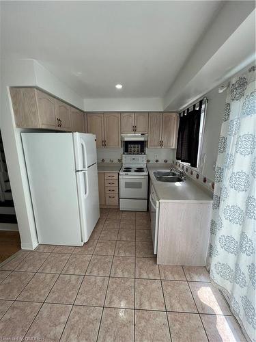 122-1168 Arena Road, Mississauga, ON - Indoor Photo Showing Kitchen With Double Sink