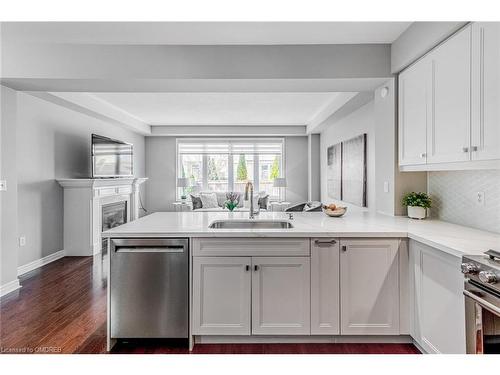 3301 Stalybridge Drive, Oakville, ON - Indoor Photo Showing Kitchen