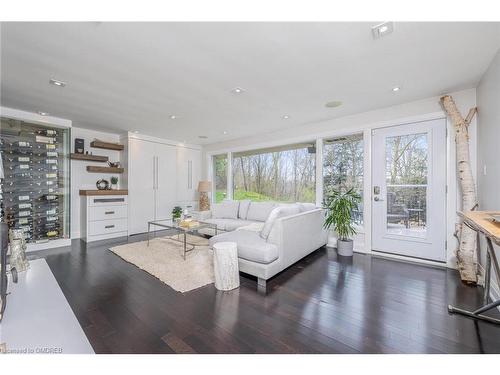 1 Terry Court, Georgetown, ON - Indoor Photo Showing Living Room