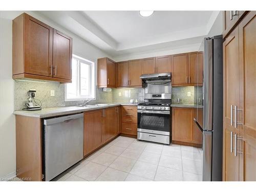 3673 Emery Drive, Mississauga, ON - Indoor Photo Showing Kitchen