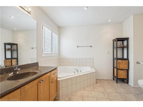 3673 Emery Drive, Mississauga, ON - Indoor Photo Showing Bathroom