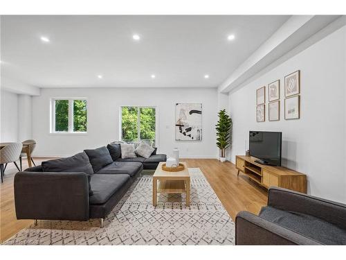 5691 Churchs Lane, Niagara Falls, ON - Indoor Photo Showing Living Room