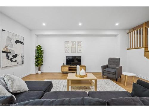 5691 Churchs Lane, Niagara Falls, ON - Indoor Photo Showing Living Room