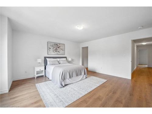 5691 Churchs Lane, Niagara Falls, ON - Indoor Photo Showing Bedroom