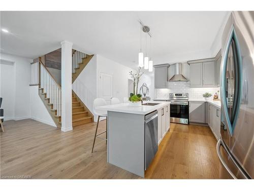 5691 Churchs Lane, Niagara Falls, ON - Indoor Photo Showing Kitchen With Upgraded Kitchen