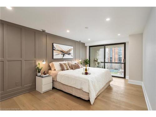 706-2170 Marine Drive, Oakville, ON - Indoor Photo Showing Bedroom