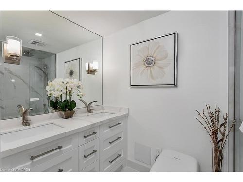 706-2170 Marine Drive, Oakville, ON - Indoor Photo Showing Bathroom