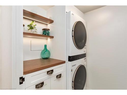 706-2170 Marine Drive, Oakville, ON - Indoor Photo Showing Laundry Room