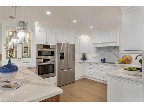 706-2170 Marine Drive, Oakville, ON - Indoor Photo Showing Kitchen With Upgraded Kitchen