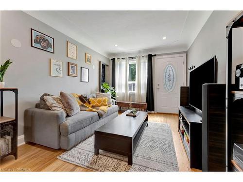 279 Paling Avenue, Hamilton, ON - Indoor Photo Showing Living Room