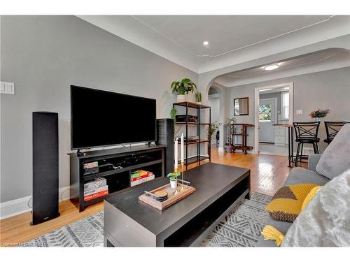 279 Paling Avenue, Hamilton, ON - Indoor Photo Showing Living Room