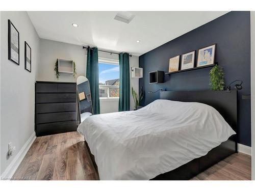 279 Paling Avenue, Hamilton, ON - Indoor Photo Showing Bedroom