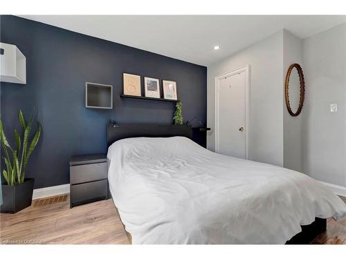 279 Paling Avenue, Hamilton, ON - Indoor Photo Showing Bedroom