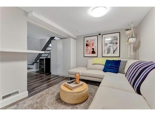 279 Paling Avenue, Hamilton, ON - Indoor Photo Showing Living Room