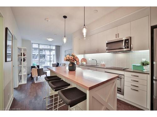 145-1575 Lakeshore Road W, Mississauga, ON - Indoor Photo Showing Kitchen With Upgraded Kitchen