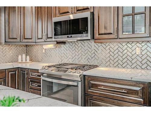 58 Dublin Drive, Hamilton, ON - Indoor Photo Showing Kitchen With Upgraded Kitchen