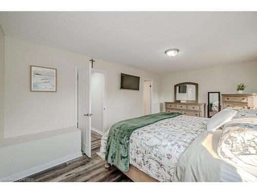 58 Dublin Drive, Hamilton, ON - Indoor Photo Showing Bedroom