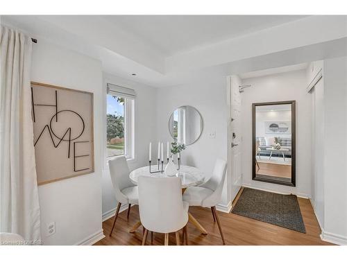 33-4620 Guildwood Way, Mississauga, ON - Indoor Photo Showing Dining Room