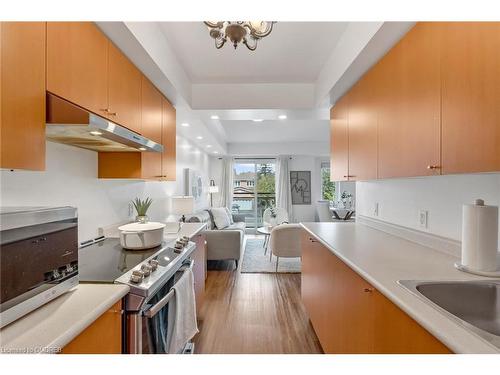 33-4620 Guildwood Way, Mississauga, ON - Indoor Photo Showing Kitchen