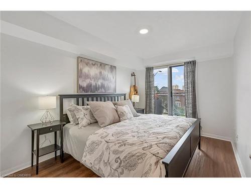 33-4620 Guildwood Way, Mississauga, ON - Indoor Photo Showing Bedroom