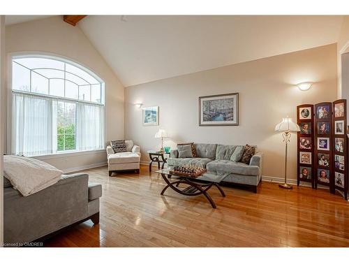 5101 Mount Nemo Crescent, Burlington, ON - Indoor Photo Showing Living Room