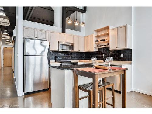 404-404 King Street W, Kitchener, ON - Indoor Photo Showing Kitchen