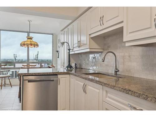 1901-2180 Marine Drive, Oakville, ON - Indoor Photo Showing Kitchen With Upgraded Kitchen